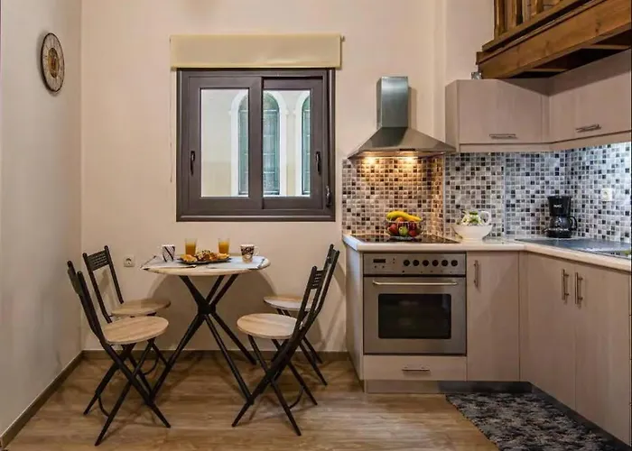 Perfect Location Apt-900m From Beach-old Port Appartement *