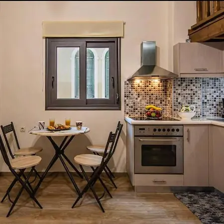 Perfect Location Apt-900m From Beach-old Port דירה *